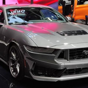 Mustang Dark HorseM(jn)(hu)Ї